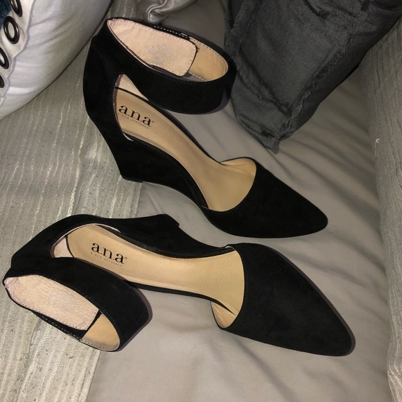 Black a.n.a heels! - Picture 2 of 3